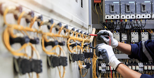 Professional Electrician technician working in Ewa Gentry, HI